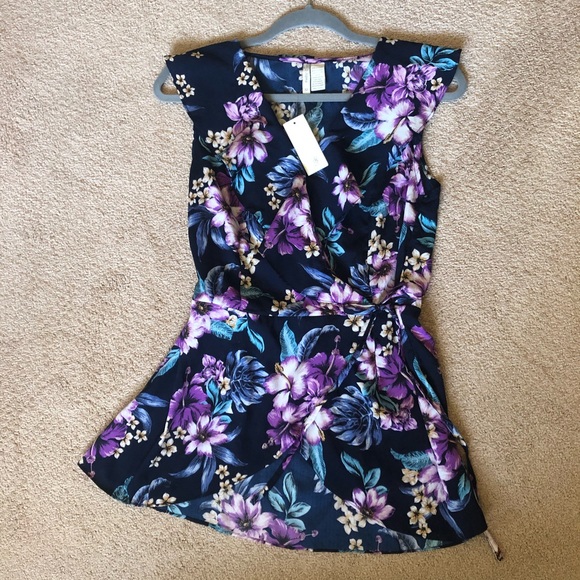NWT✨ Floral Ruffle Peplum Wrap Top - Picture 5 of 9